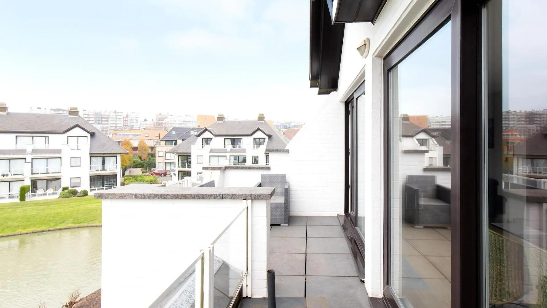 Spacious Apartment With Terrace Middelkerke Belgia