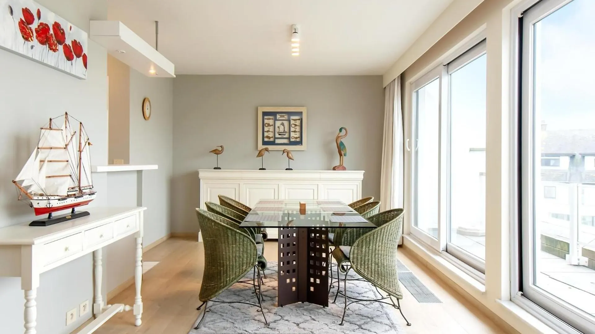 Spacious Apartment With Terrace Middelkerke