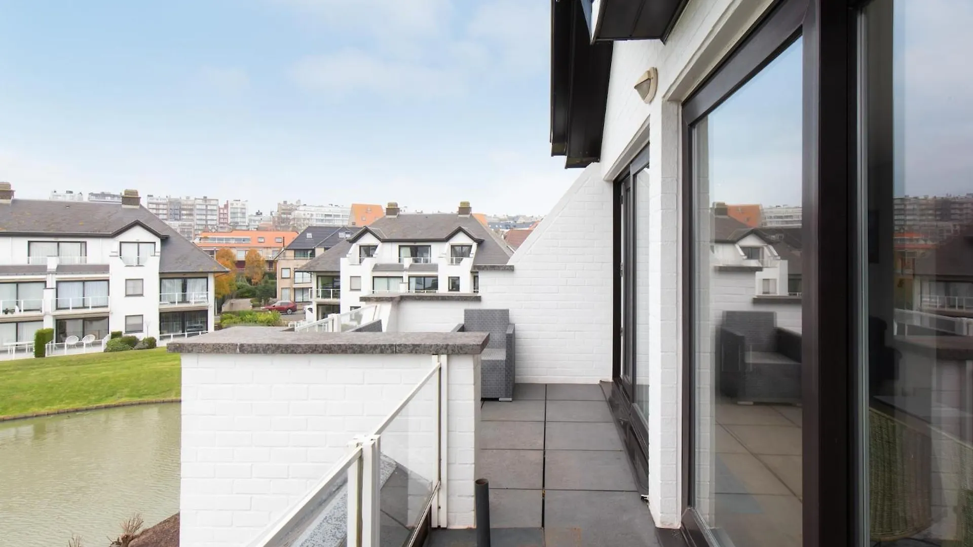 Spacious Apartment With Terrace Middelkerke Belgia