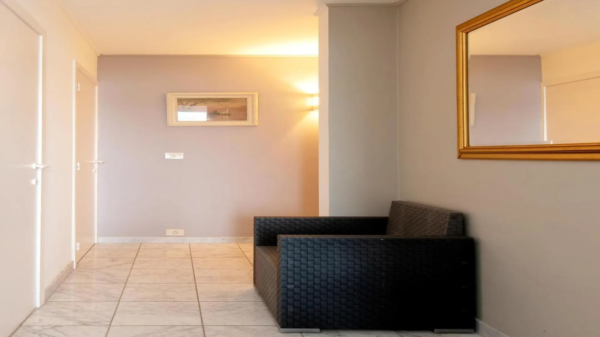 Spacious Apartment With Terrace Middelkerke