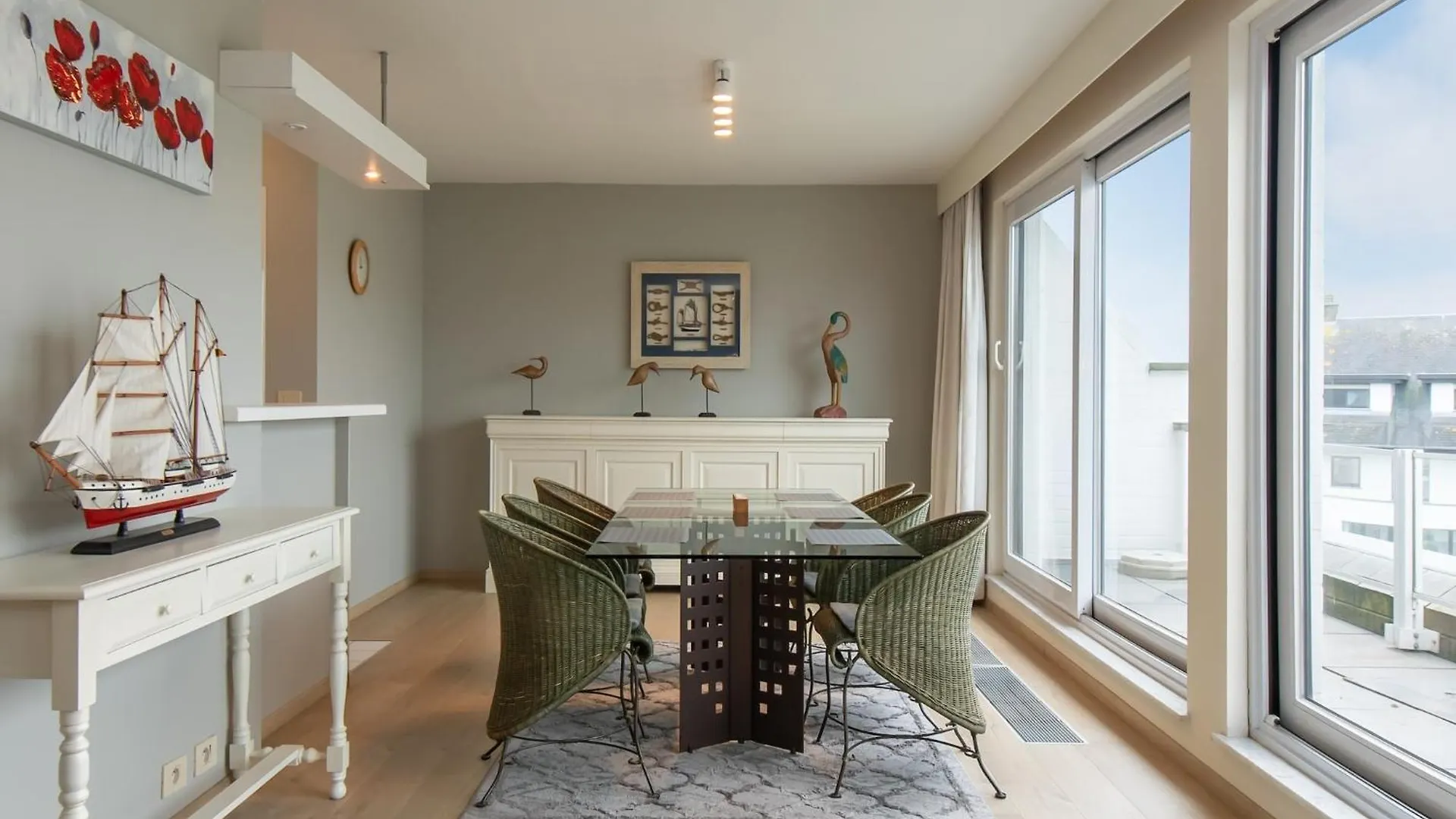 Spacious Apartment With Terrace Middelkerke