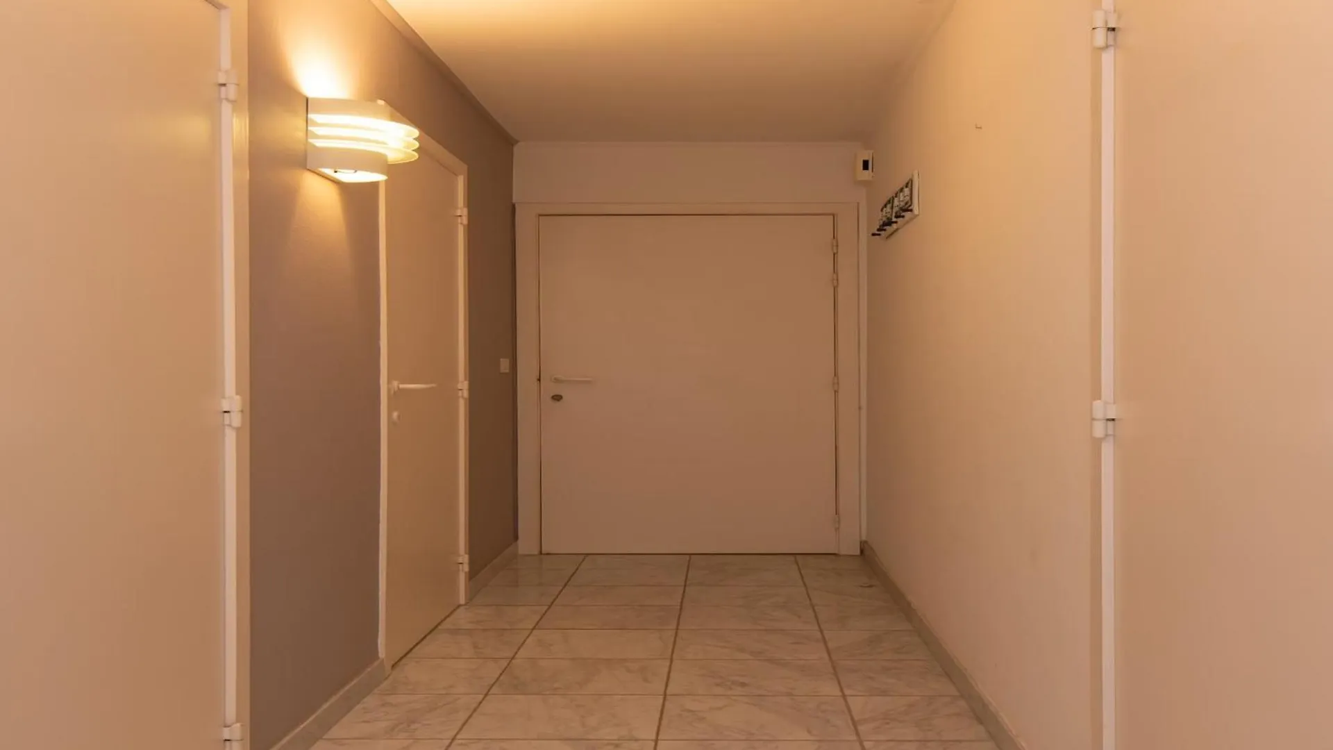 Spacious Apartment With Terrace Middelkerke