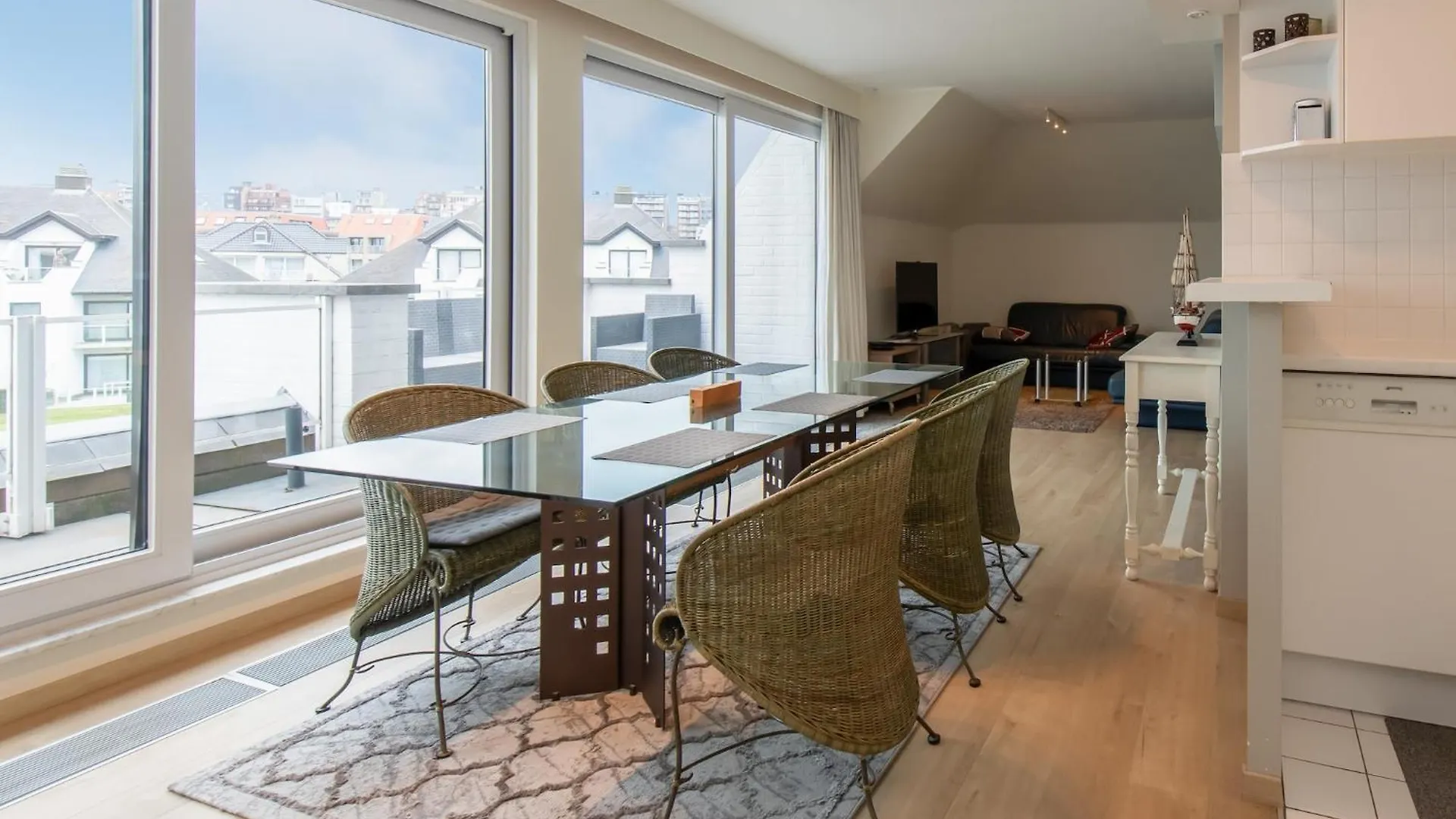 Spacious Apartment With Terrace Middelkerke