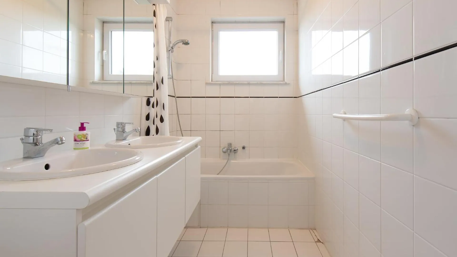 Spacious Apartment With Terrace Middelkerke