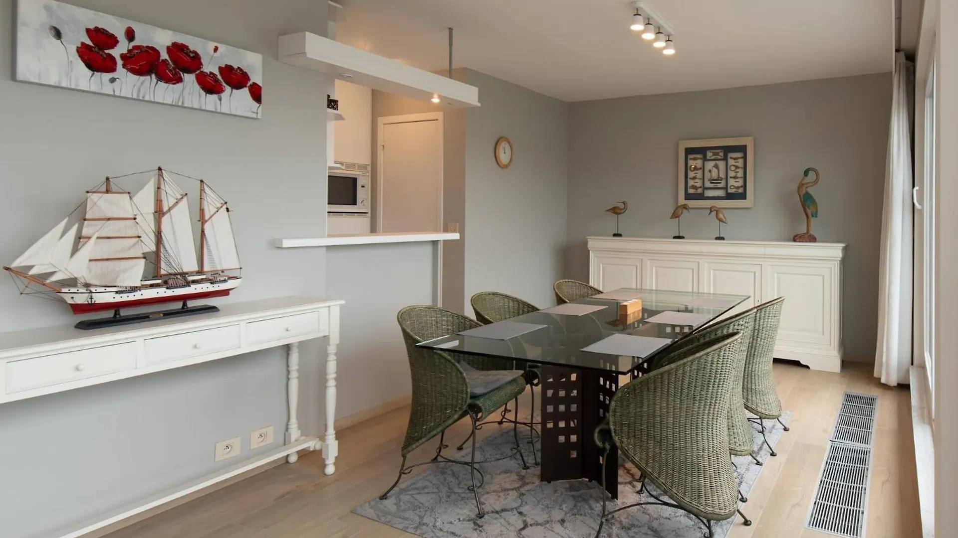Spacious Apartment With Terrace Middelkerke Belgium
